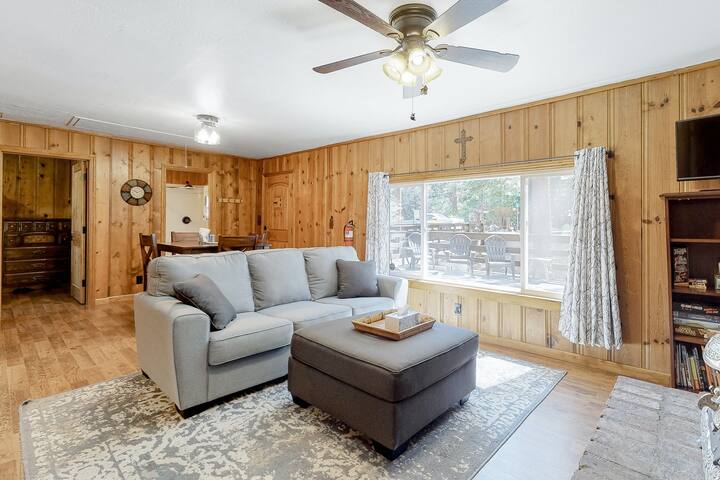 Gemütliche Hütte mit Terrasse, Grill, Holzkamin & Waschmaschine