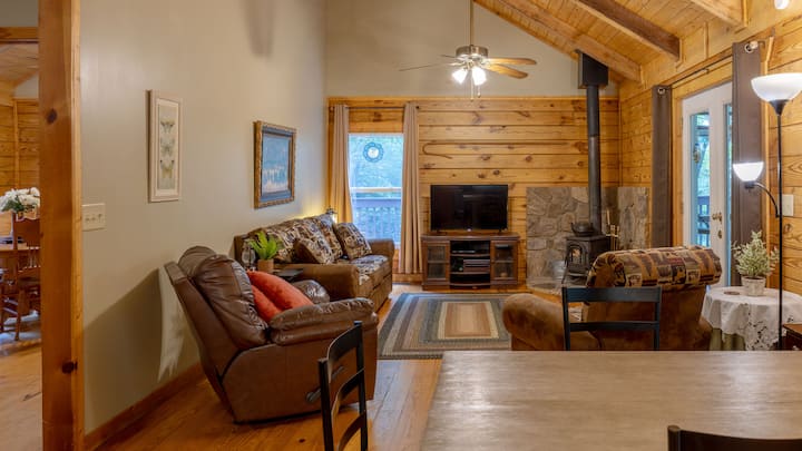 Knotty Bear | Innsbruck 3br With Screened In Porch - Helen, GA