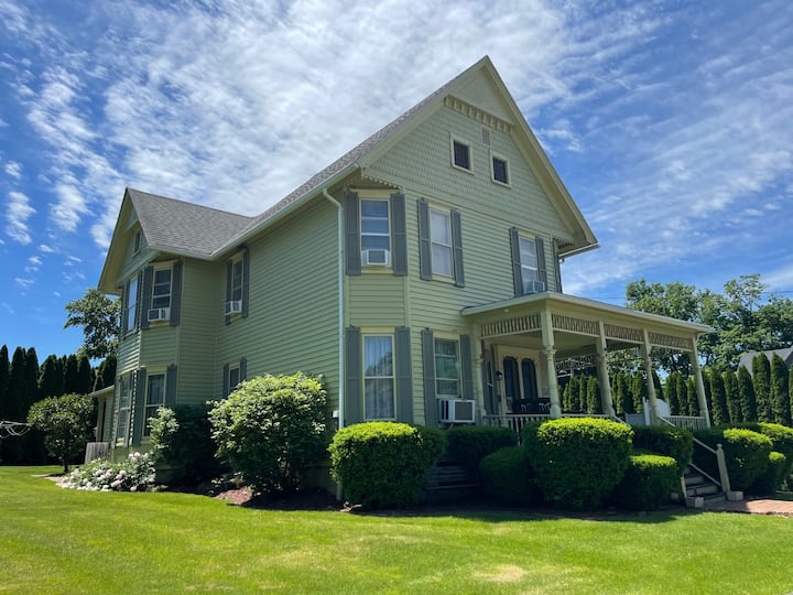 It's A Wonderful Life Main St Penn Yan Seneca/Keuka Lake Houses