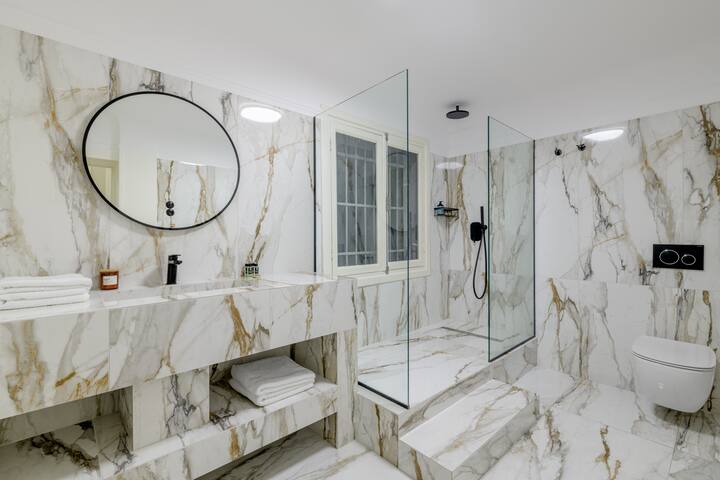 Incomparable Plaka’s Lux 2bdrm Apt w/Pvt Heated Po gallery image 5