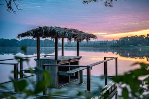 2 Acre Lakefront Getaway (Sauna/Firepit/Kayaks)