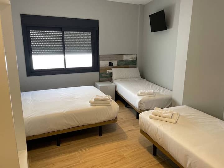 Habitación Triple En Hey Rooms - Sabadell