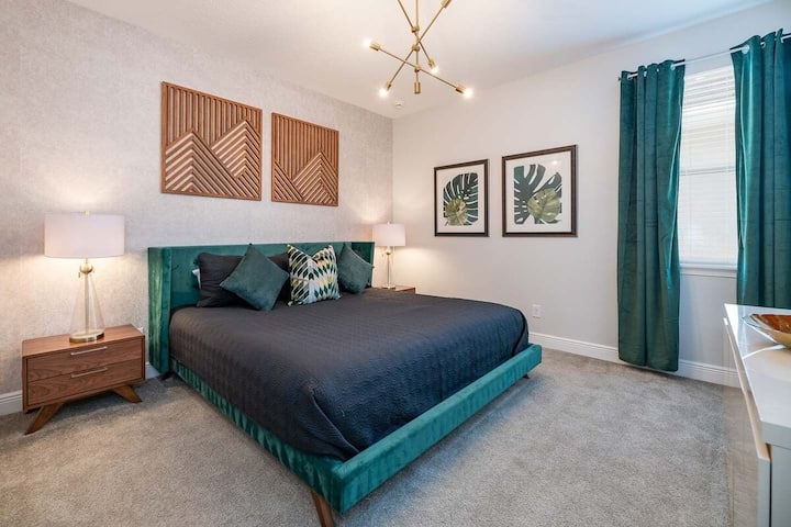 • Airbnb ליד אורלנדו עם בריכה, או בית משפחתי גדול ליד דיסני.