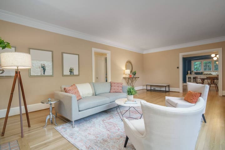 Luxurious Laurelhurst Speakeasy