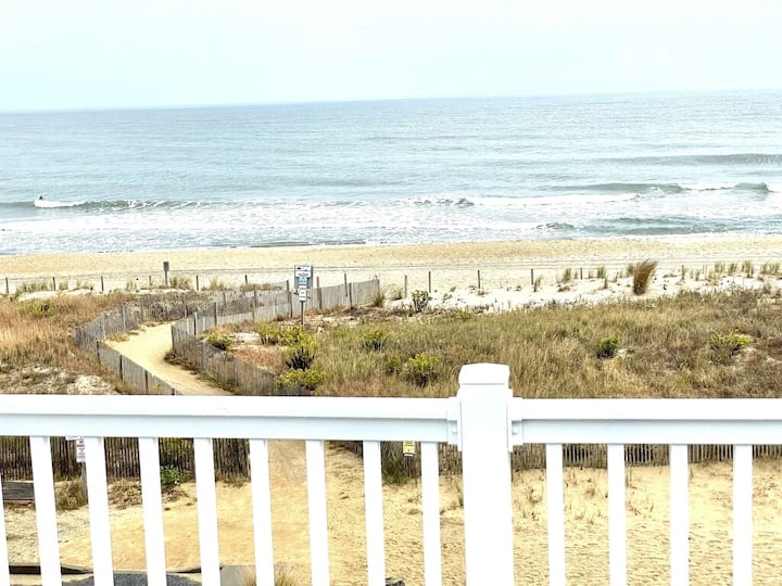 Surf Village 1 Is A Beautiful Townhouse - Ocean City