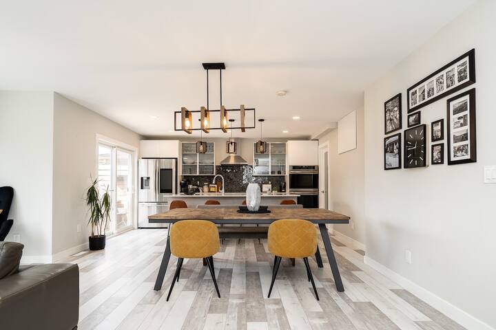 New! Luxury & Modern 4 BDRM w/ Huge Yard+Fire Pit!