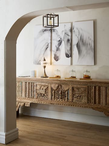 Exclusive 6 bed, 6 bath residence in Old Montreal