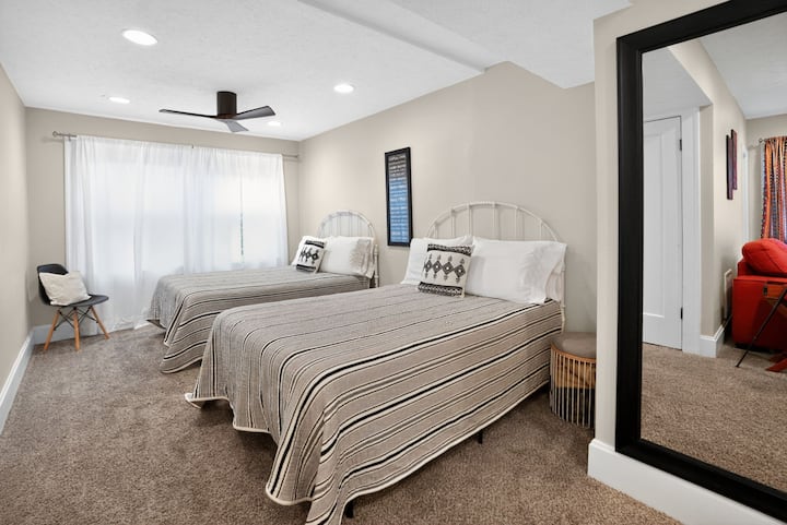 2nd floor double, double.  2 double beds - sleeps 4