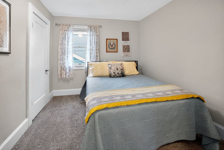 2nd Floor Queen Bed room Sleeps 2