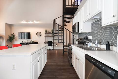 Comfy Lakefront Loft Getaway By Cedar Point