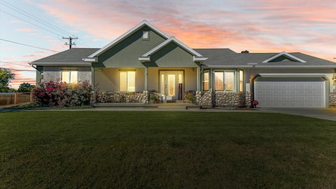 Stay & Gather in Luxury! So close to Everything!