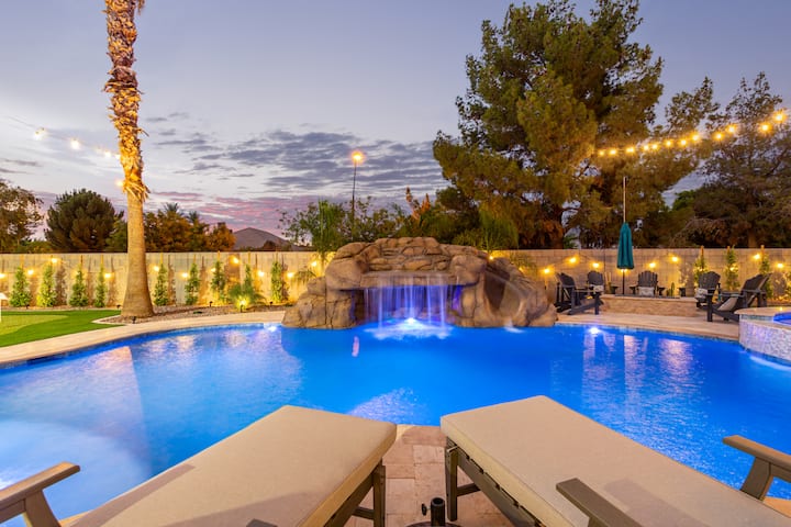 The Grand Saguaro, Heated Pool, Hot Tub, Pickleball, Sleeps 27 - Gilbert, AZ