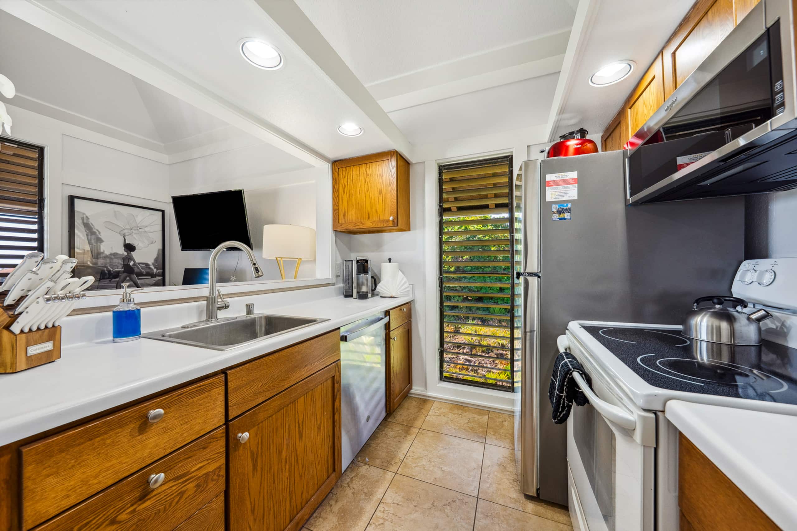 KP313 -Top FL | Partial Ocean •Pool•Gym•AC - Photo 7