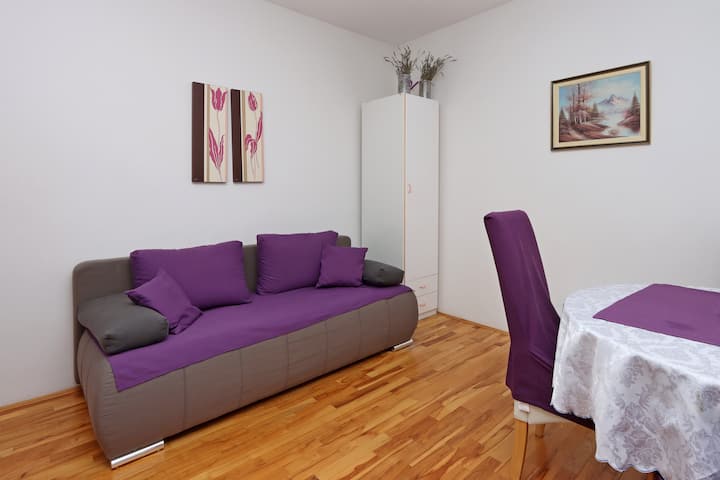 A-19692-a Appartement D'une Chambre Avec Le Balcon - Rab, Hırvatistan