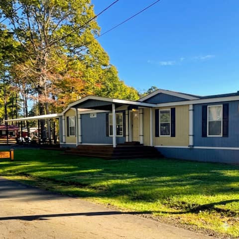 Waterfront House with Amazing Views & Giant Deck