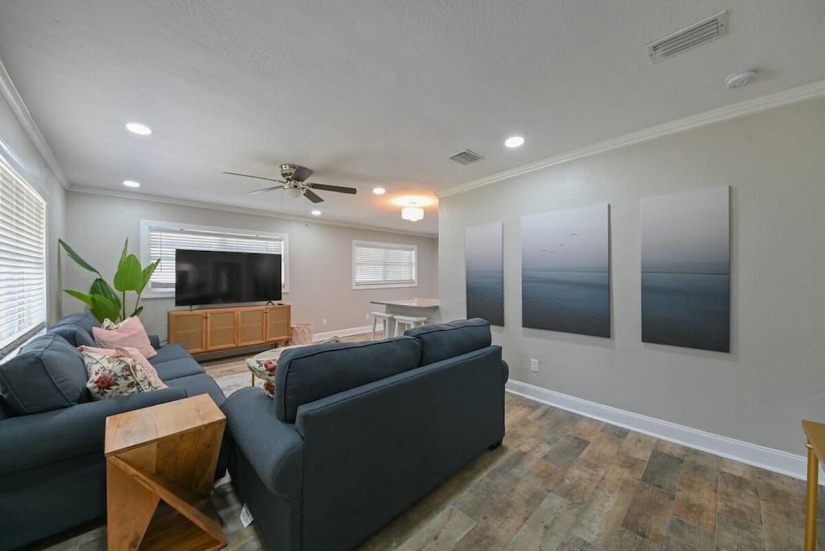 Top performing Airbnb: Tampa 4BR Retreat | Heated Pool | Sleeps 8 in Wellswood