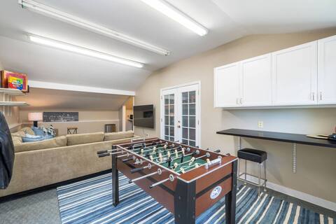 New! Renovated retreat 13 miles to Seattle