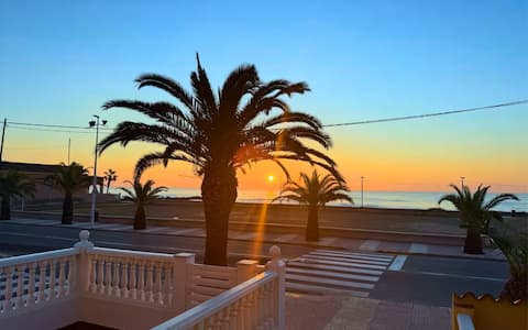 Oceanfront apartment with terrace Ideal for families