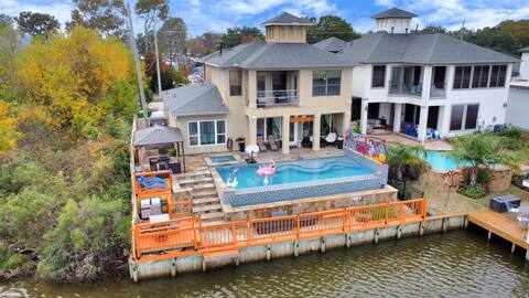 Waterfront NASA: Heated Pool & Ultimate Game Room