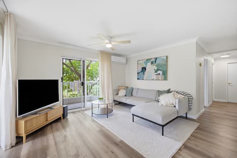 Successful Airbnb property: Family Favourite - Pool, Tennis Court, Walk to All in Burleigh Heads