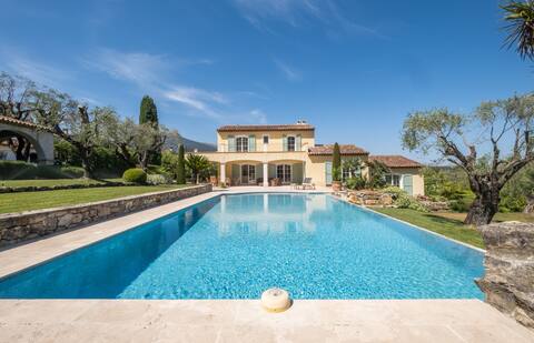 Jewel of 280m with Infinity Pool in Absolute Calm
