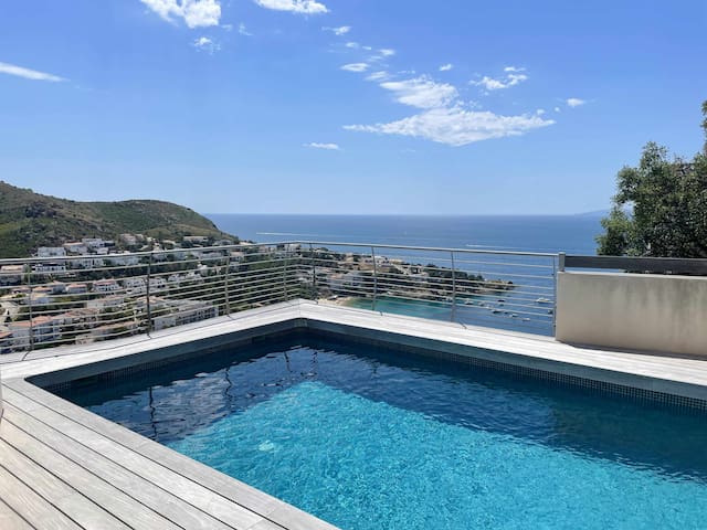 Villa con piscina sobre la Almadrava