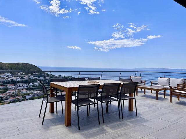 Villa con piscina sobre la Almadrava gallery image 3