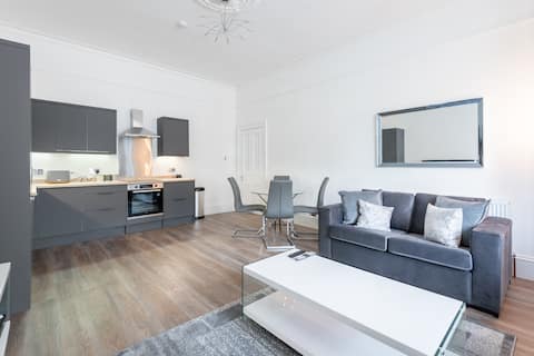 Successful Airbnb property: River View Apartment in West End