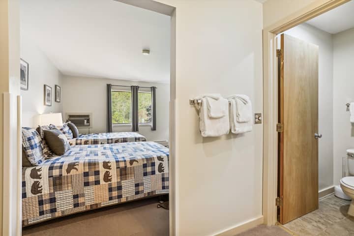 117 Two Double Bed Standard Hotel Room - Killington, VT