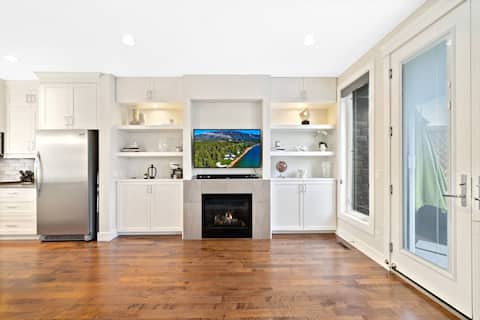 Popular Airbnb listing: The Grand YYC: Sleeps 23 | 3 mins to Downtown in Bridgeland/Riverside