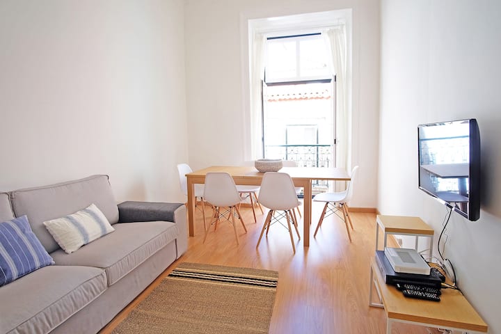 Spacious & Charming | Nightlife & Central - Seixal