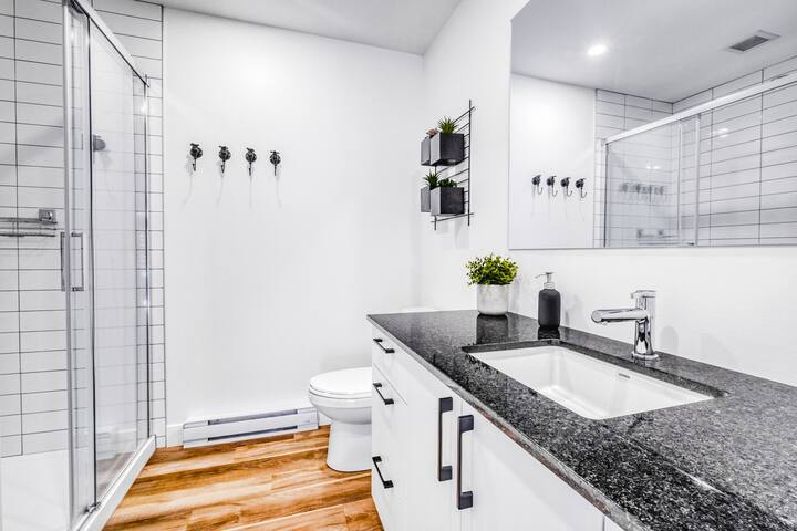 The Caiman 907- Perfect for 6-8 people gallery image 4