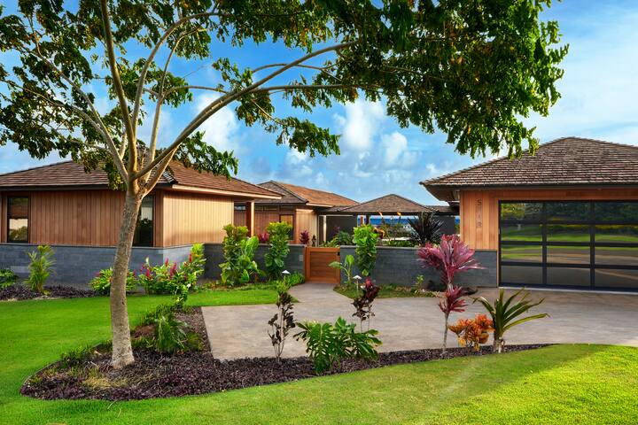 Hale Kupanaha: Opulent New Villa + Pool/Spa/Views gallery image 5