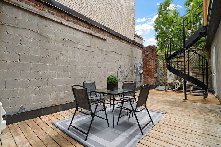 5BR Montreal Gem, Sleeps 15, 2Bath, Private Patio gallery image 4
