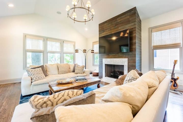 Cozy Craftsman Escape: Steps to 12 th South!