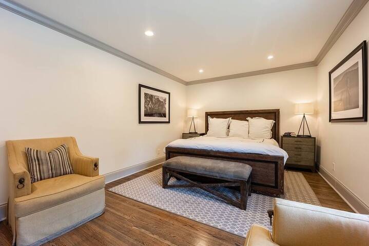 Cozy Craftsman Escape: Steps to 12 th South! gallery image 2