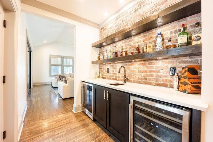 Cozy Craftsman Escape: Steps to 12 th South! gallery image 4