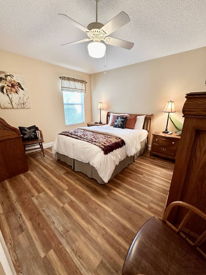 Dhoma e gjumit e vizitorit-Queen me televizor