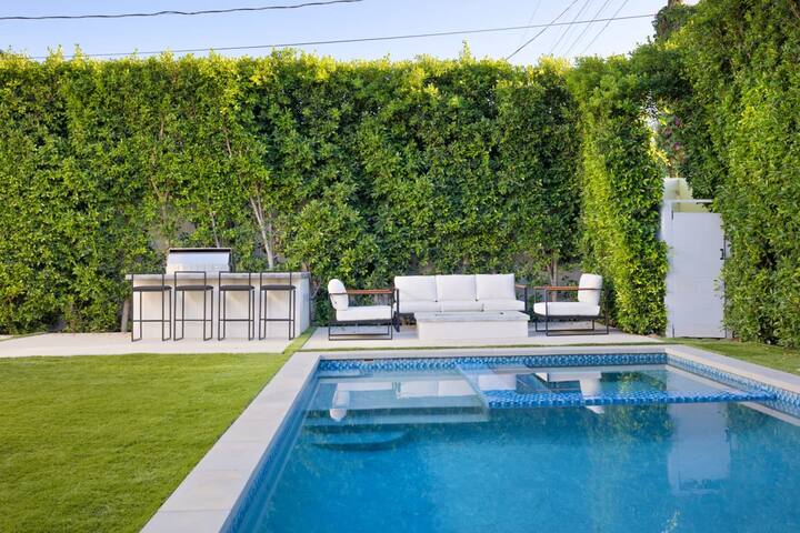 The Artezen Villa by Stay Awhile Villas gallery image 5