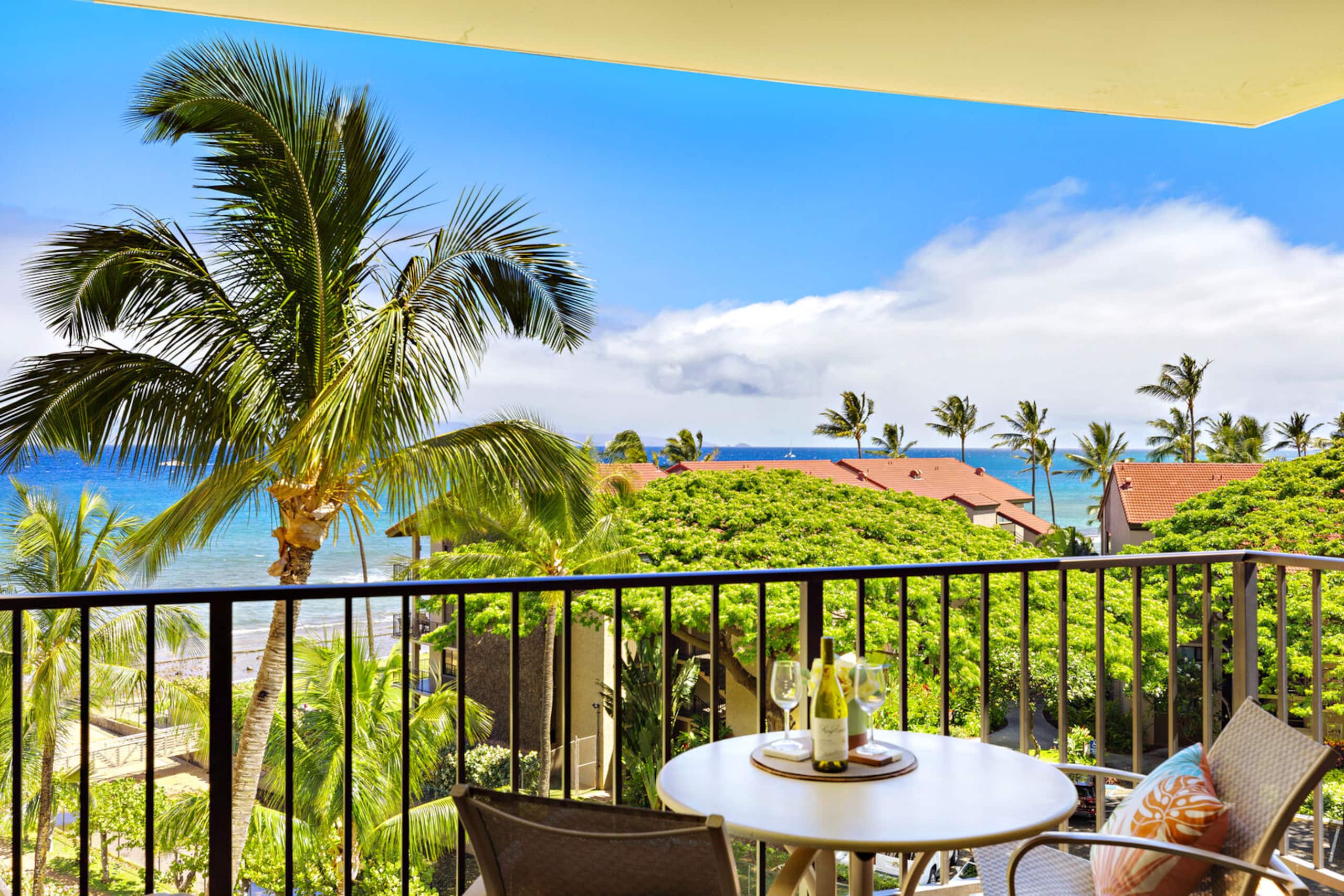 Condo in Lahaina · ★4.91 · 1 bedroom · 2 beds · 1 bath - Image 1