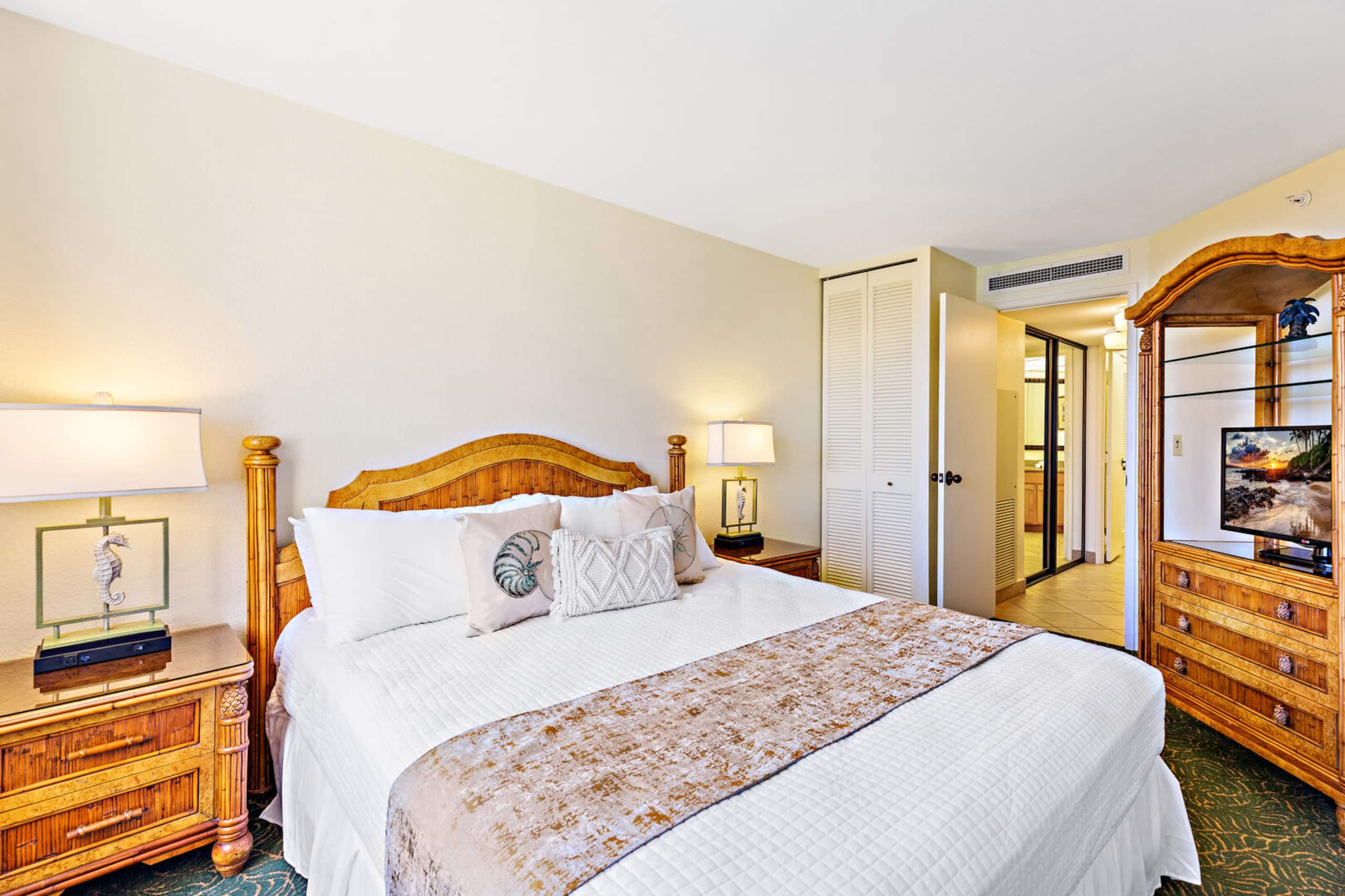 Condo in Lahaina · ★4.91 · 1 bedroom · 2 beds · 1 bath - Image 17