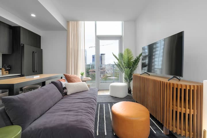 Breathtaking Views & Rooftop Pool | Rainey Street - Austin, TX