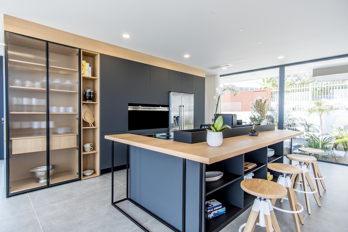 Luxurious villa with sea view 2