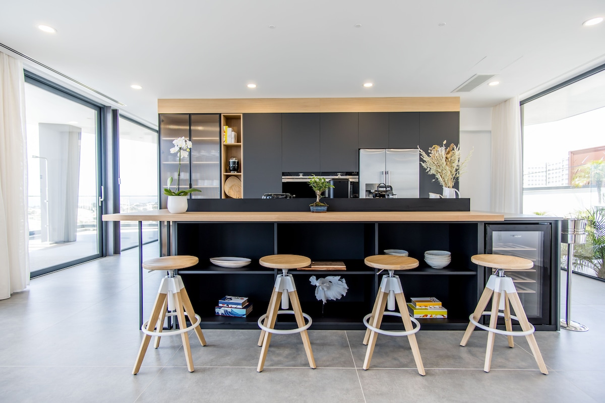 Luxurious villa with sea view 3