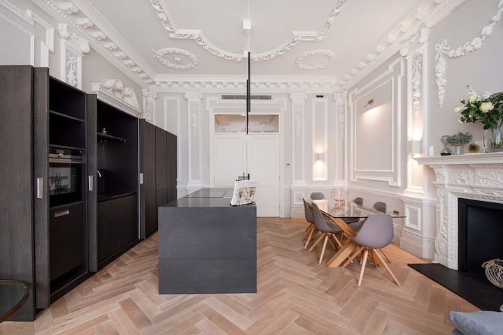 Luxury-Hyde Park-2 Bedrooms 2 Bathrooms – Quiet