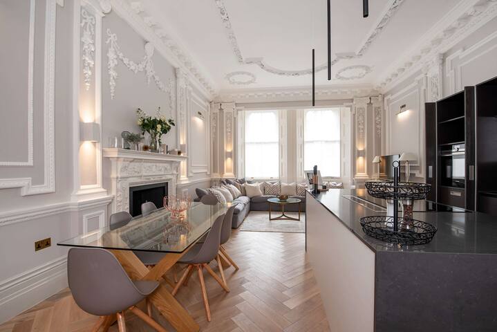Luxury-Hyde Park-2 Bedrooms 2 Bathrooms – Quiet gallery image 2