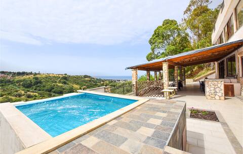 Stunning home in Civitavecchia with kitchenette