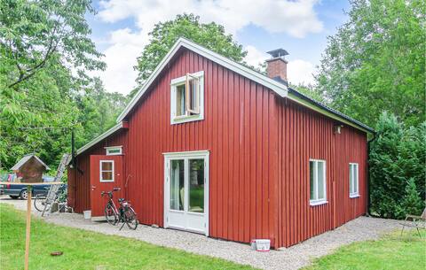 Top Airbnb: Cozy home in Dals-Rostock with kitchen in Mellerud