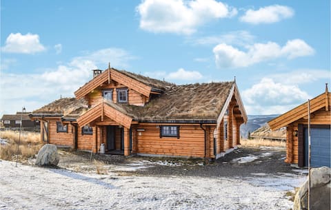 Beautiful home in øyer with sauna
