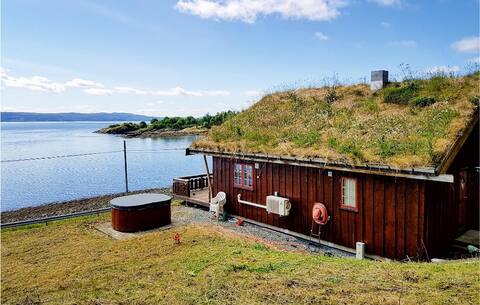 Nice home in Malm with lake view